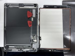 iPad第7世代/ガラス割れパネルの取り出し