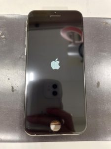 iPhoneSE2 パーツ仮付け 画面交換