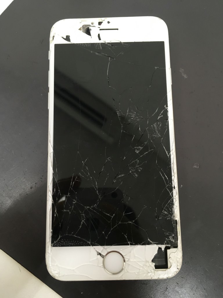 画面割れ iPhone7 beforeスマホスピタル鹿児島 before