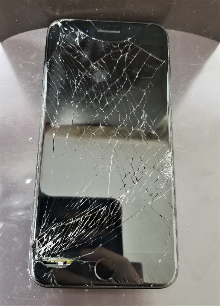 画面割れ iPhone8 before スマホスピタル鹿児島店