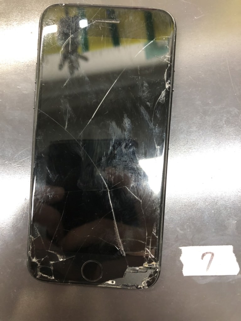 画面割れ iPhone7 before スマホスピタル鹿児島店