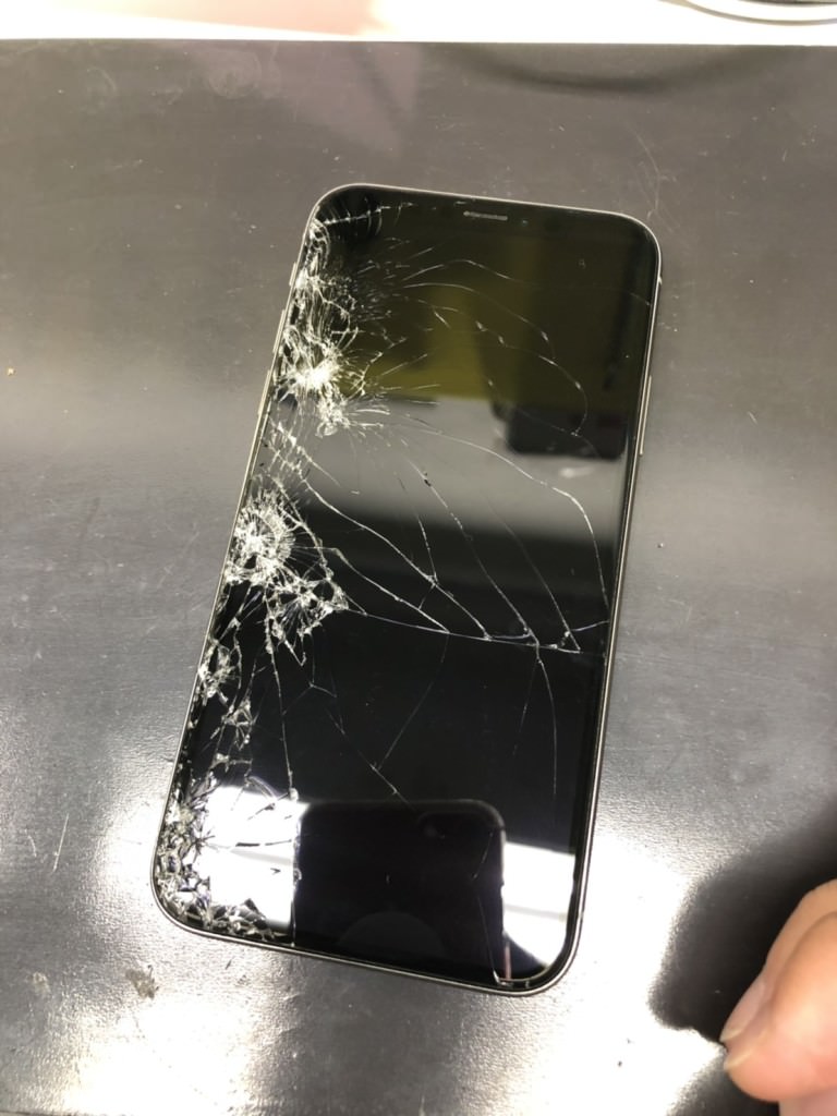 画面割れ iPhone X before スマホスピタル鹿児島店
