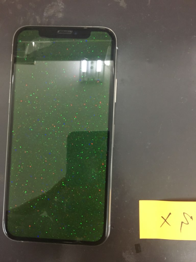 液晶が損傷してしまっている。/iPhoneXs(A2098/シルバー)