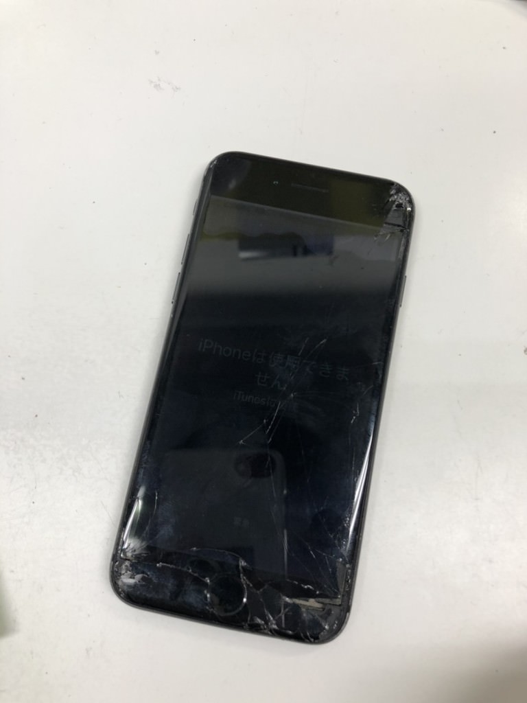 画面交換 iPhone 8 スマホスピタル鹿児島店
