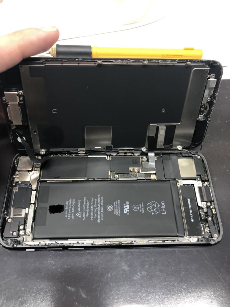 画面交換 iPhone 8 スマホスピタル鹿児島店