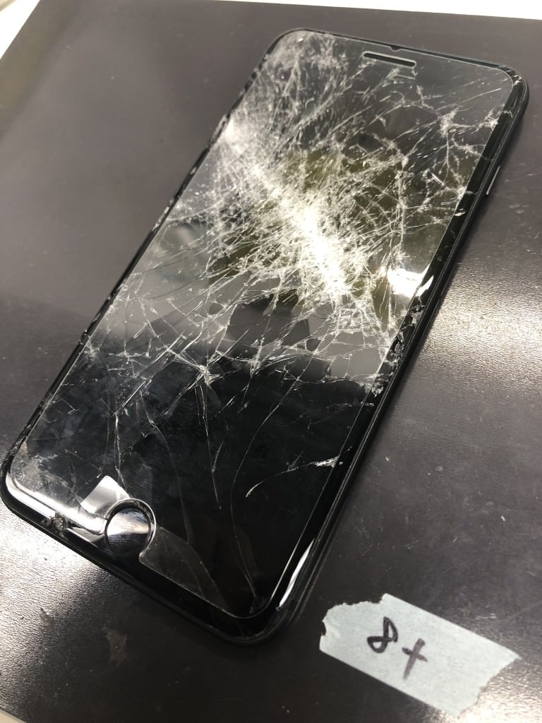 iPhone8Plus ガラス・液晶交換 before