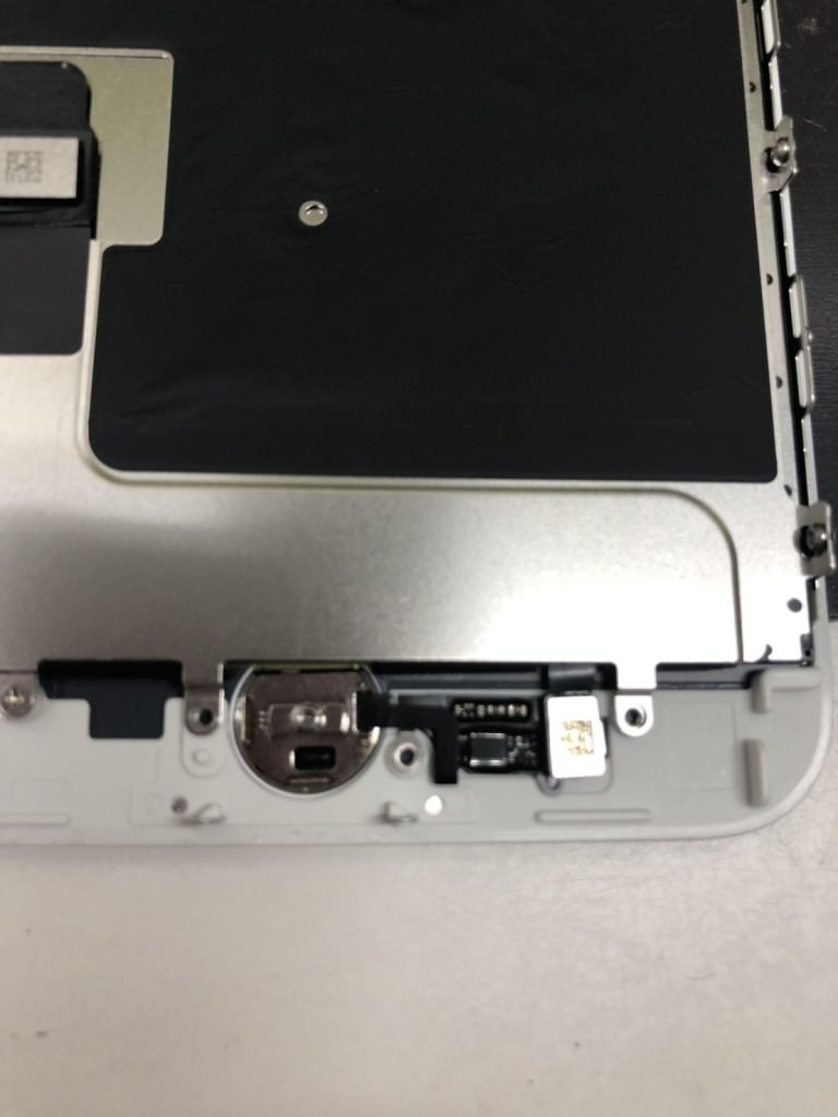 iPhone 8 plus ホームボタン修理　スマホスピタル鹿児島店