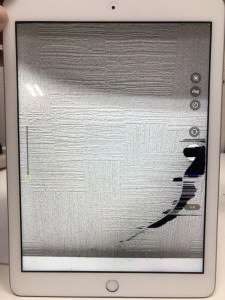 液晶交換　iPad 5 スマホスピタル鹿児島店