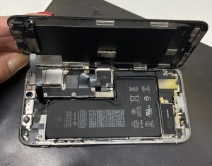 iPhoneXS 画面交換 スマホスピタル鹿児島店