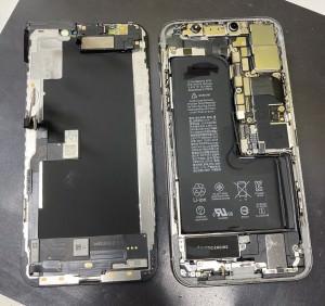 iPhoneXS 画面交換 スマホスピタル鹿児島店