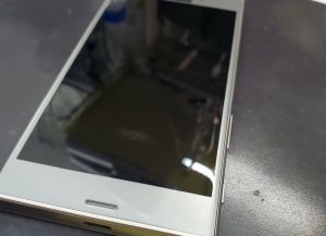 Xperia XZs　画面交換修理　スマホスピタル鹿児島店