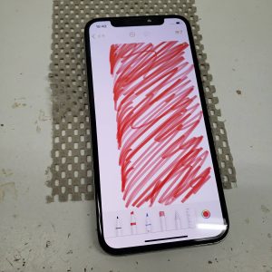 iPhone Xs　タッチ不良　画面交換修理　分解1