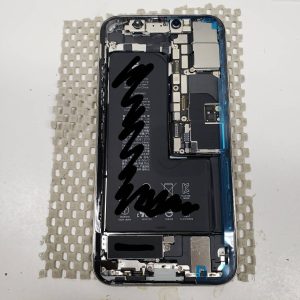 iPhone Xs　タッチ不良　画面交換修理　分解4