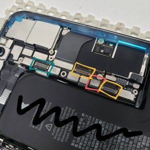 iPhone Xs　タッチ不良　画面交換修理　分解5