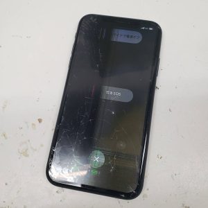 iPhoneXr　画面交換修理　分解2