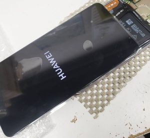 スマホスピタル鹿児島店 HUAWEI P30 lite 画面ガラス交換