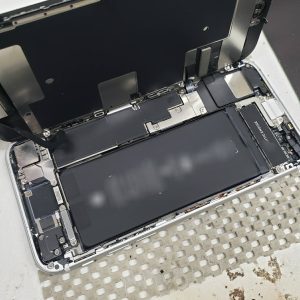 iPhoneSE2　スマホスピタル鹿児島店　修理2