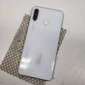 HUAWEI P30 lite　画面交換　スマホスピタル鹿児島店　分解1