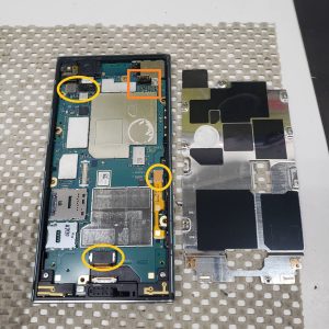 XperiaXZ1compact　バッテリー交換　スマホスピタル鹿児島店　修理6