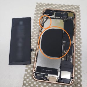 iPhone8　バッテリー交換　スマホスピタル鹿児島店　分解5