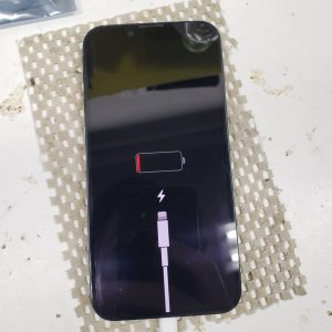 iPhone13mini　ドックコネクタ交換　充電しない　修理12