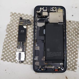 iPhone13mini　ドックコネクタ交換　充電しない　修理6