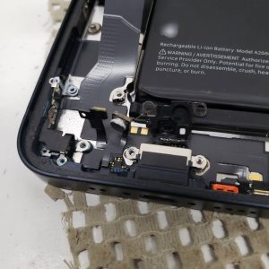 iPhone13mini　ドックコネクタ交換　充電しない　修理9