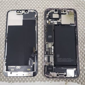 iPhone13　画面交換　液晶漏れ