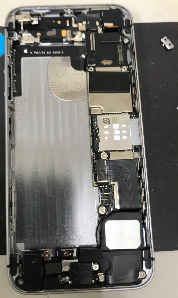 iPhoneSEバッテリー交換修理展開画像2スマホスピタル佐賀駅前店