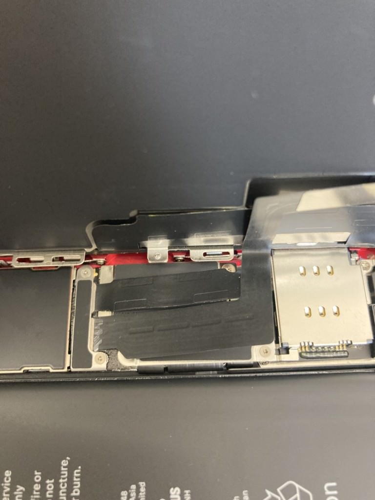 iPhoneXR 画面交換途中 スマホスピタル佐賀駅前店