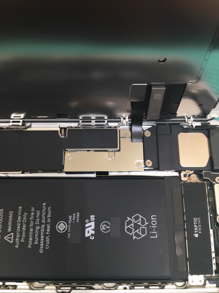 iPhone7 バッテリー交換修理展開画像スマホスピタル佐賀駅前店