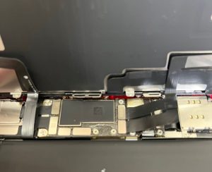 iPhone11　画面交換途中 スマホスピタル佐賀駅前店