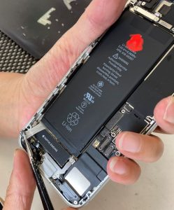 iPhone8 バッテリー交換修理作業中 スマホスピタル佐賀駅前店