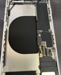 iPhoneSE2 バッテリー交換取り付け前 スマホスピタル佐賀駅前店