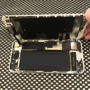 iPhone8　画面交換修理　スマホスピタル佐賀駅前店