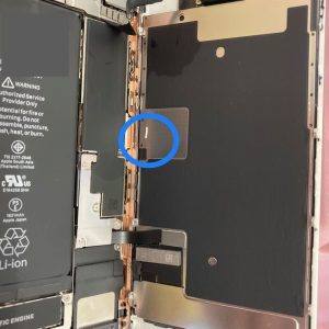 iPhone 8 バッテリー交換修理 水没反応シール確認 スマホスピタル佐賀駅前店 