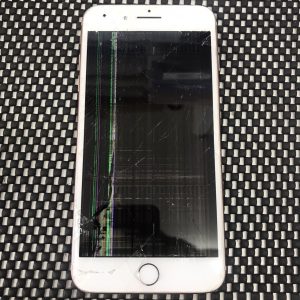 iPhone8Plus　画面交換修理　スマホスピタル佐賀駅前店　九州　iOS16　iPhone13　iPhone14