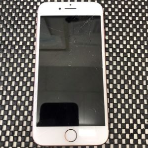 iPhone 8 画面交換修理前 スマホスピタル佐賀駅前店