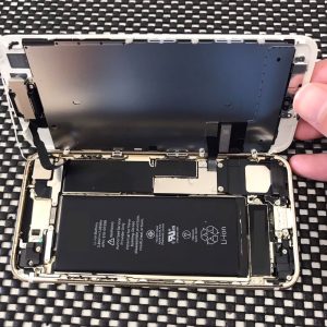 iPhone 7 バッテリー交換修理 展開画像 スマホスピタル佐賀駅前店