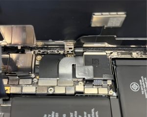 iPhoneX 画面交換修理途中 スマホスピタル佐賀駅前店