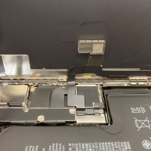 iPhone XS バッテリー交換修理 水没反応シール確認 スマホスピタル佐賀駅前店