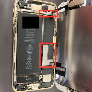 液晶に変な線が入ったiPhone7 画面交換修理 基板付近 スマホスピタル佐賀駅前店