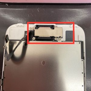 液晶に変な線が入ったiPhone7 画面交換修理 移植作業 スマホスピタル佐賀駅前店