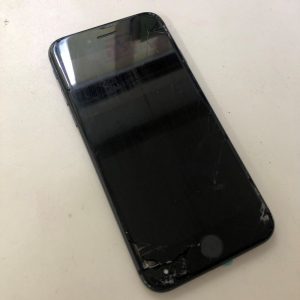 iPhone 8 画面交換修理前 状態確認 スマホスピタル佐賀駅前店