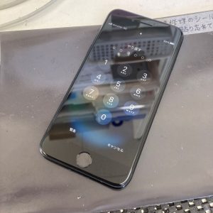 割れて液晶に線が入った iPhone SE3 画面交換修理後 スマホスピタル佐賀駅前店