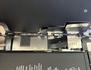 iPhone11 バッテリー交換展開時 スマホスピタル佐賀駅前店