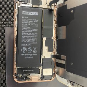 iPhone 8 バッテリー交換修理 展開画像 スマホスピタル佐賀駅前店