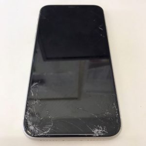 iPhone11 画面交換修理前 スマホスピタル佐賀駅前店