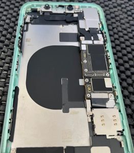 iPhone11 バッテリー交換取り付け前 スマホスピタル佐賀駅前店