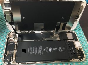 iPhone8 画面交換修理展開画像 スマホスピタル佐賀駅前店